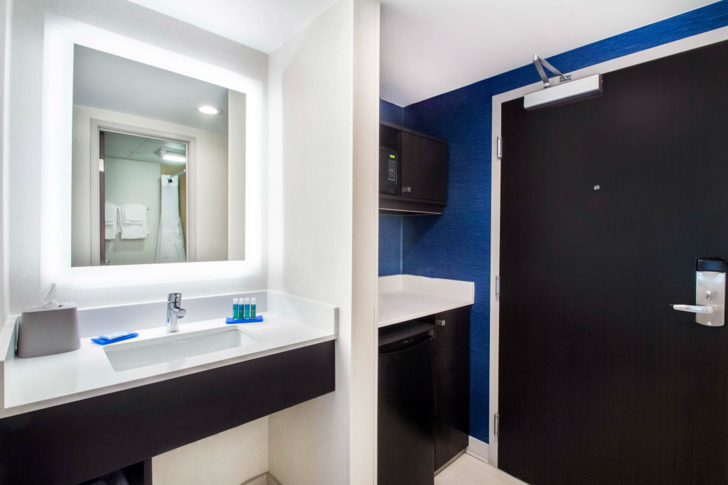 Holiday Inn Express & Suites - Albany Airport - Wolf Road by IHG