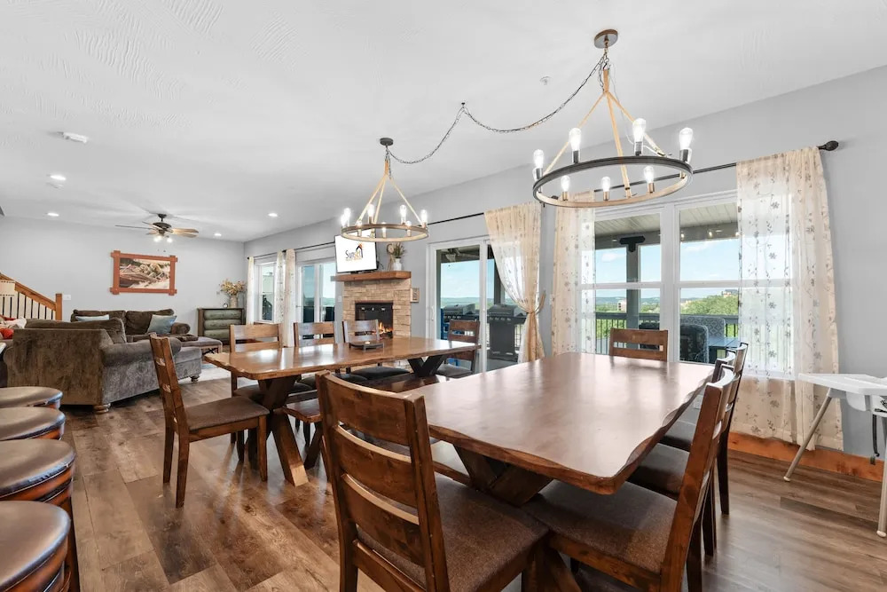 Cc115- Lakeside Landing 8 Bedroom Home