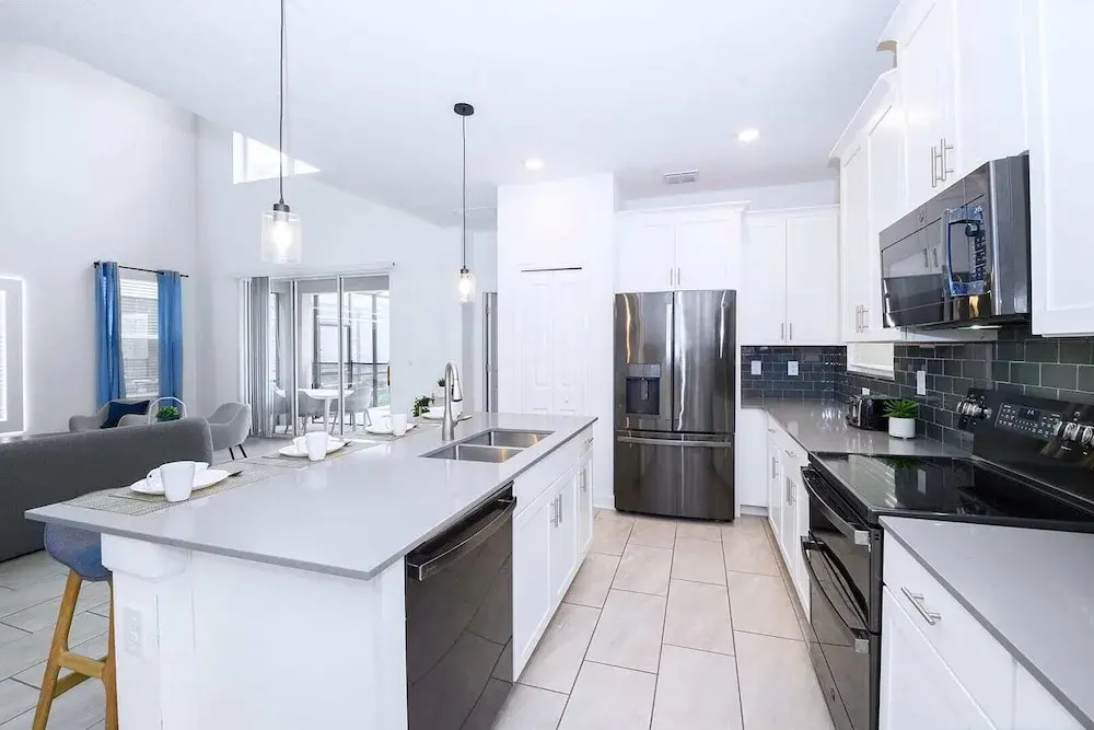 Family-friendly Villa w Pool, Hot Tub & Games Room