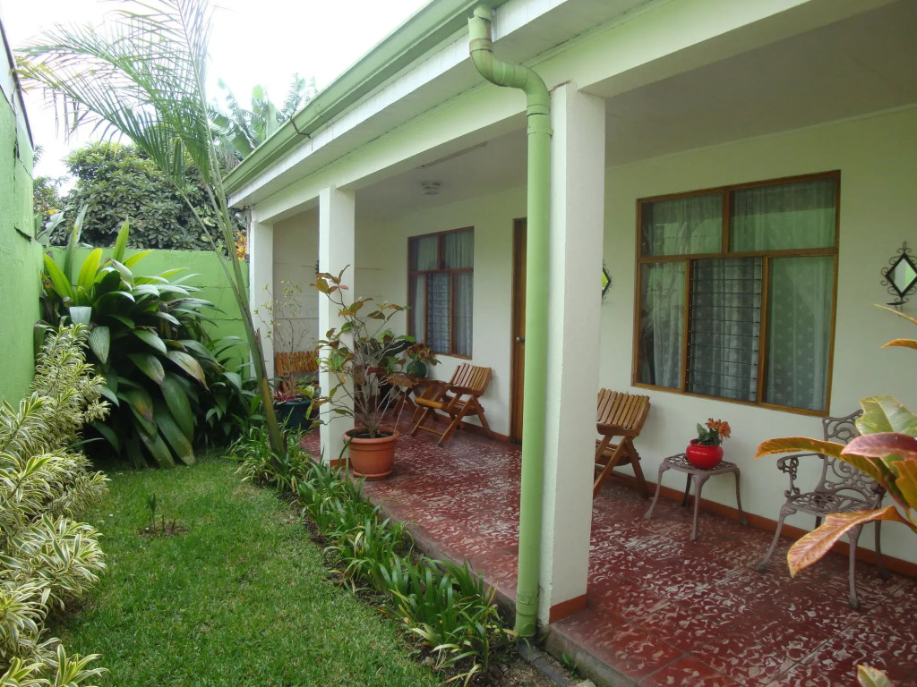 Hotel La Guaria Inn & Suites