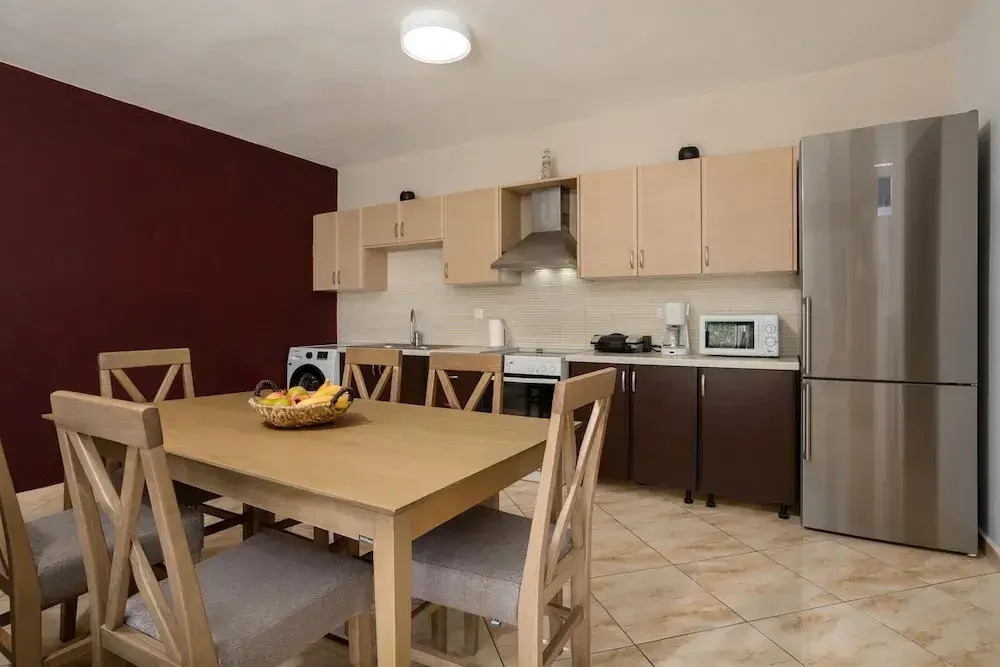 Tumeremos Holiday Apartment 3BR Private BBQ Garden