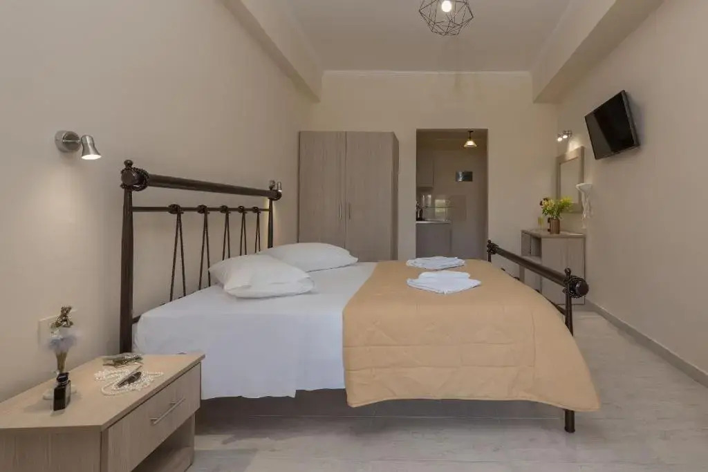 Costas Studios - 450m from Argassi center, by ZanteWize