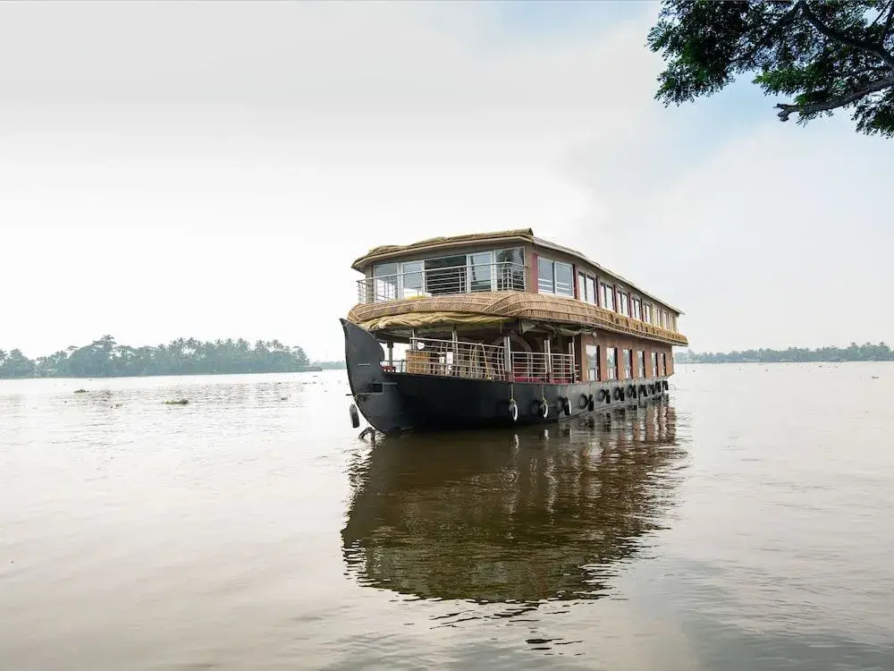 Oyo 24290 Houseboat Anugraha Deluxe