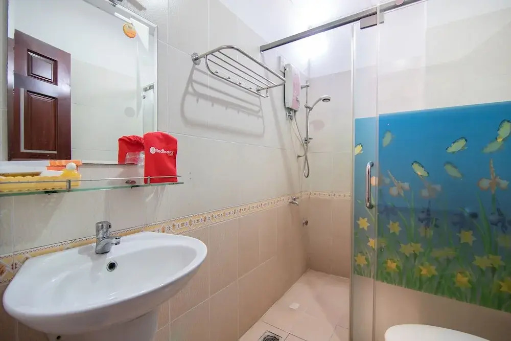 RedDoorz Plus near Tan Son Nhat Airport