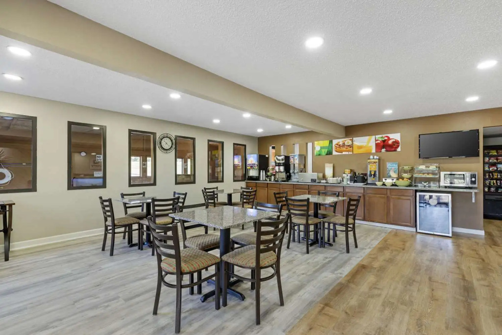 Super 8 Motel - Indianola/Des Moines Area