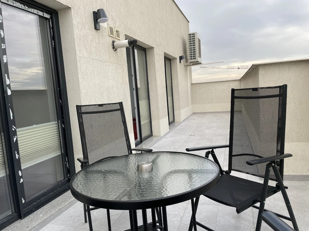 4 Room Penthouse Terrace W18-W19