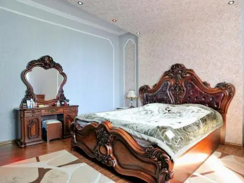Alik House