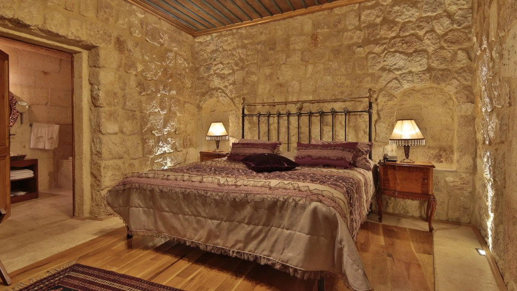 Golden Cave Suites