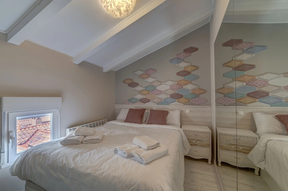 Burgos Rooms Catedral by Clabao