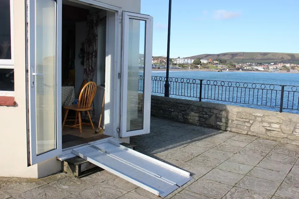 1 Quayside Court - 3 bedroomed ground floor apartment with sea views