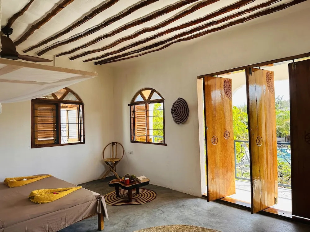 Kameleon Blue Arts Lodge