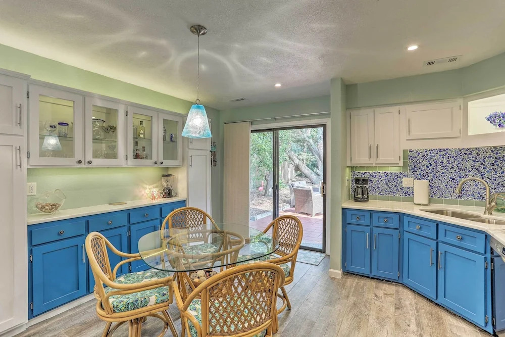 Walk to Ocean: North Myrtle Beach Townhome!