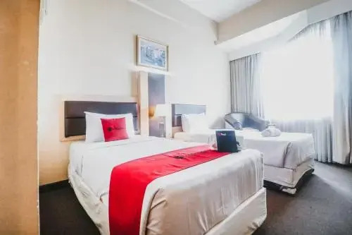Reddoorz Premium @ Losari Area