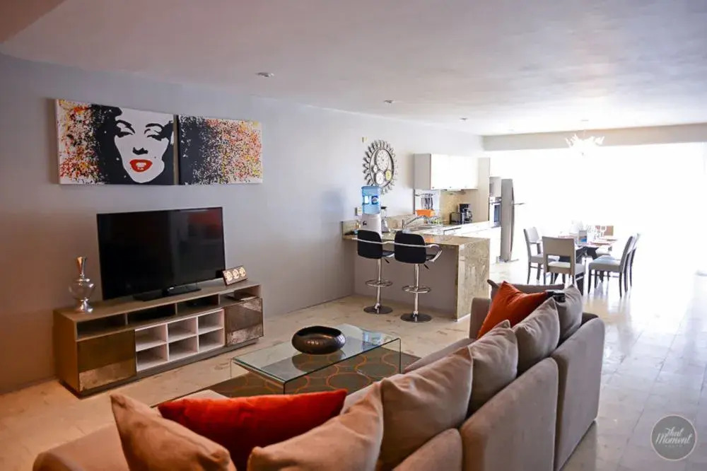 Magia Apartment F102 by iMexico