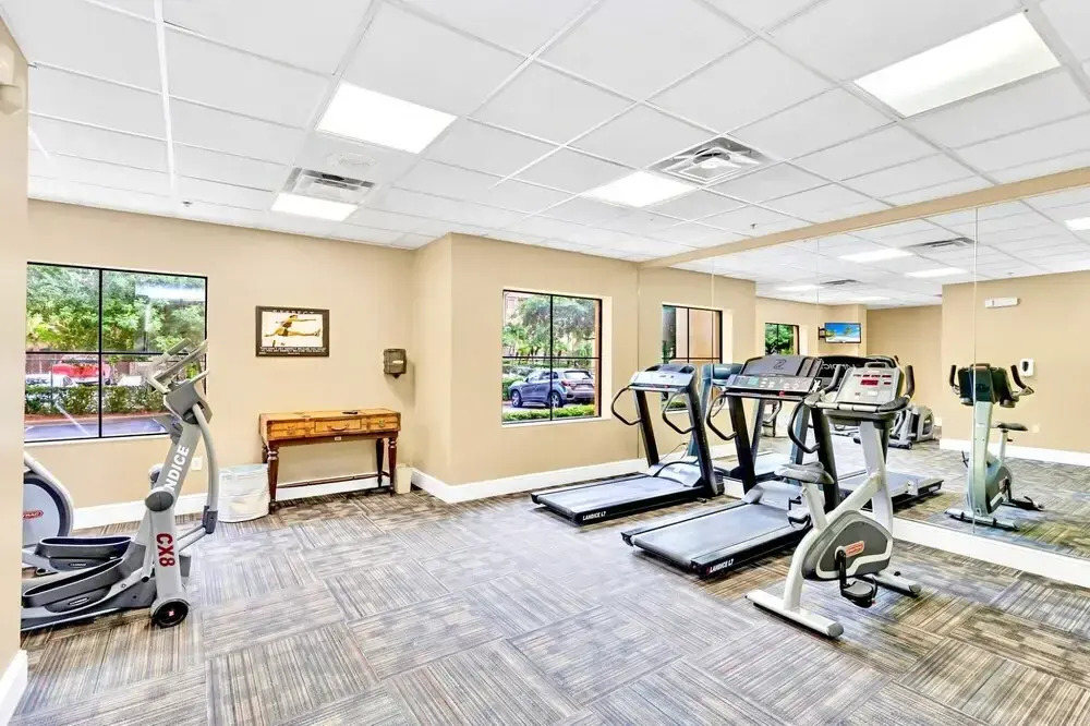 Cozy 1BR Apt With 2 Queens - Pool Hot Tub