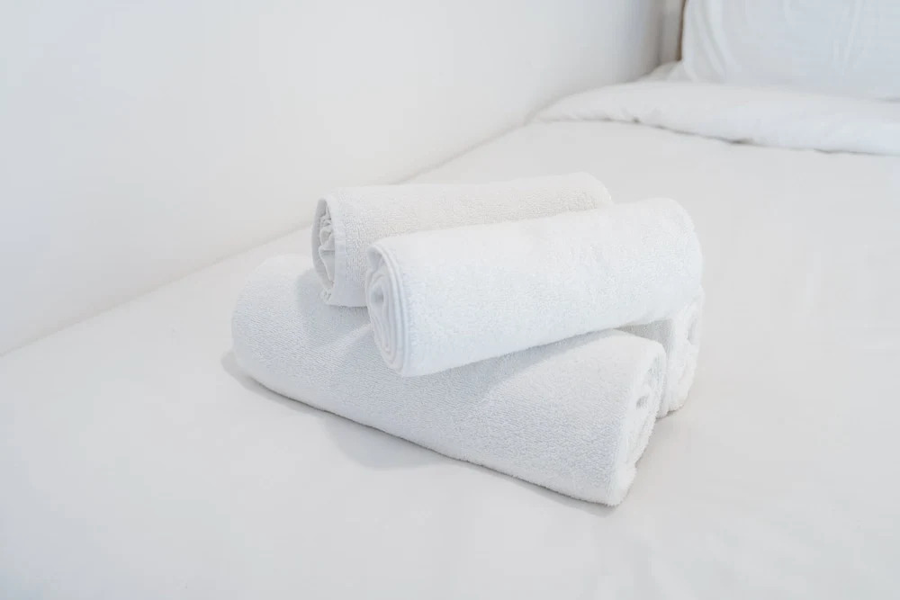 Free housekeeping visits during your stay - StayShort - Stylish, Minimalist 2-Bedroom in Jumeirah Village Circle