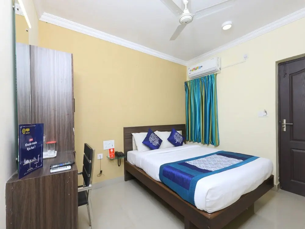 OYO 14037 Central Inn