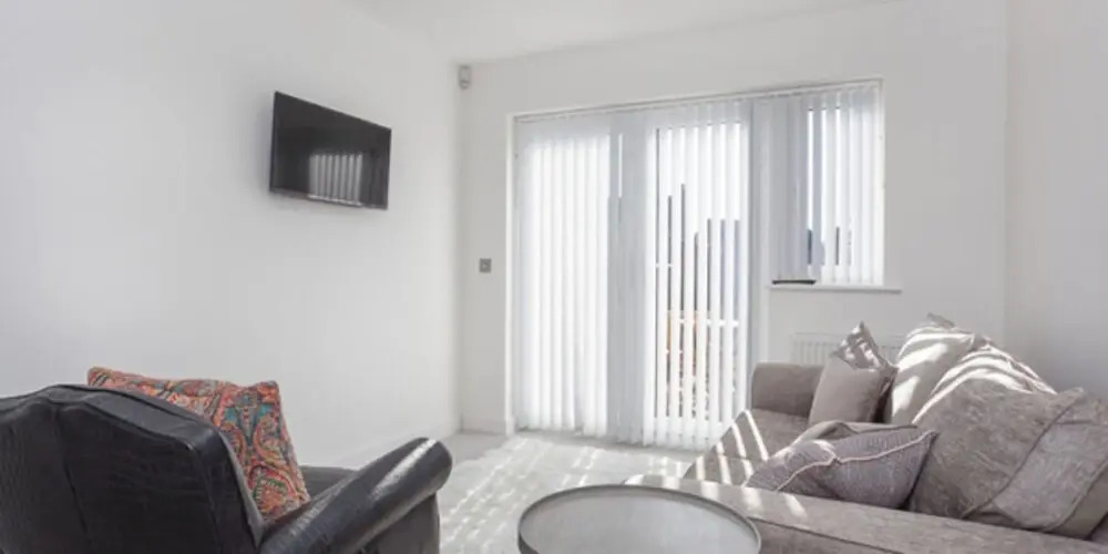 Whitehouse Apartments- Apartment B