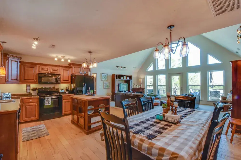 Mtn Views, Game Room, Hot Tub! Lakemont Retreat