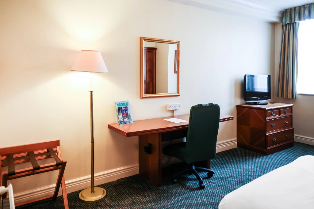 Tong Park Hotel