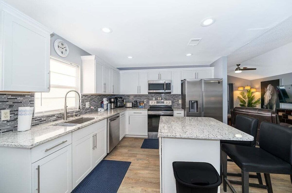 4820 Jamaica Lane 4bed