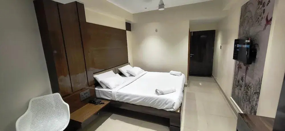 Model Grand Inn