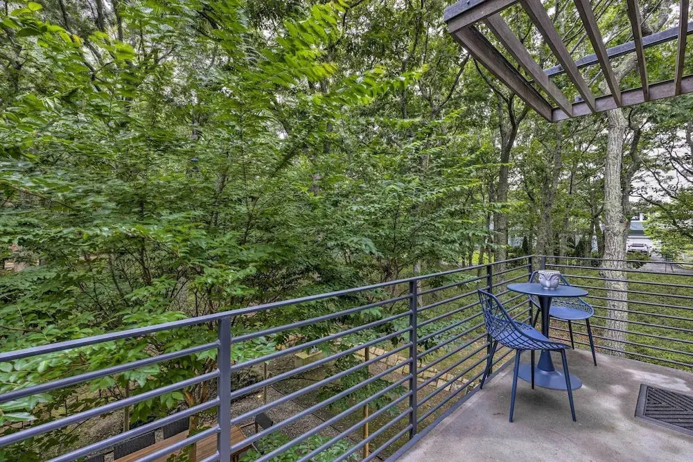 Unique Southampton Getaway w/ Rooftop Deck!