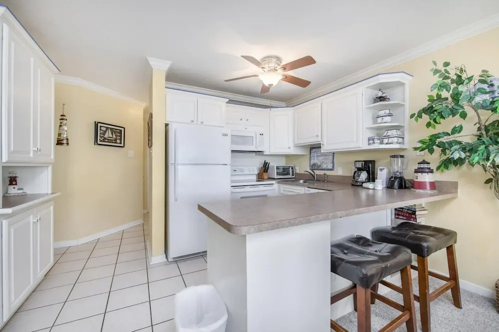 Seascape 2212 2 Bedroom Condo by RedAwning
