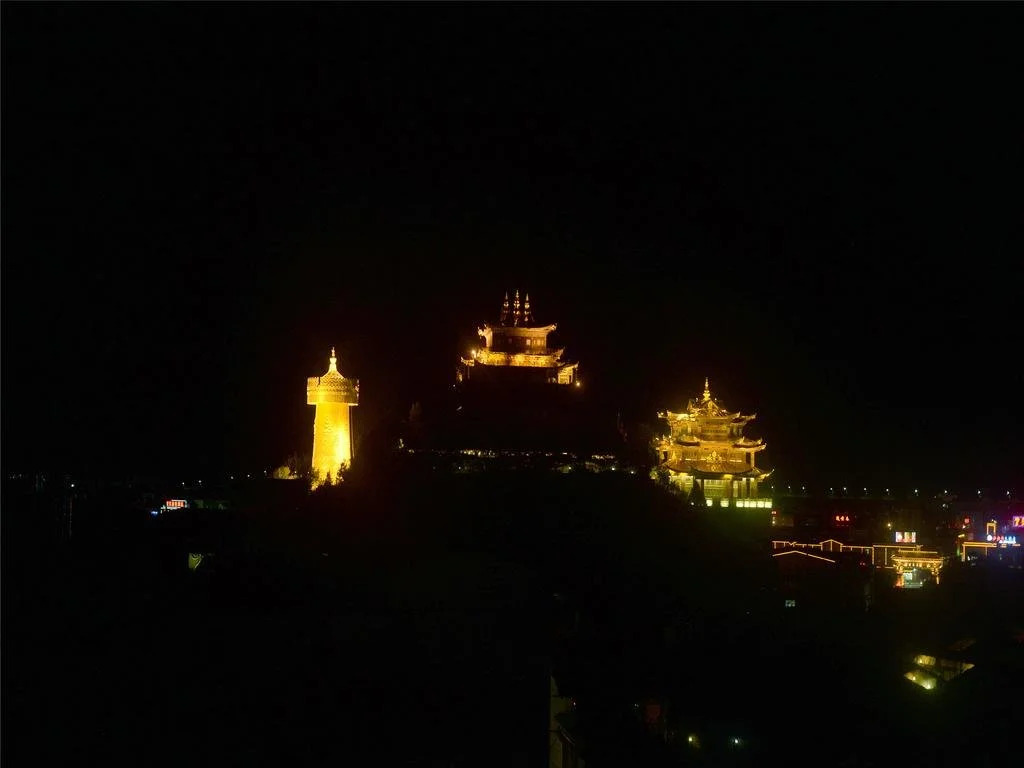Shangri La E outfitting Hostel