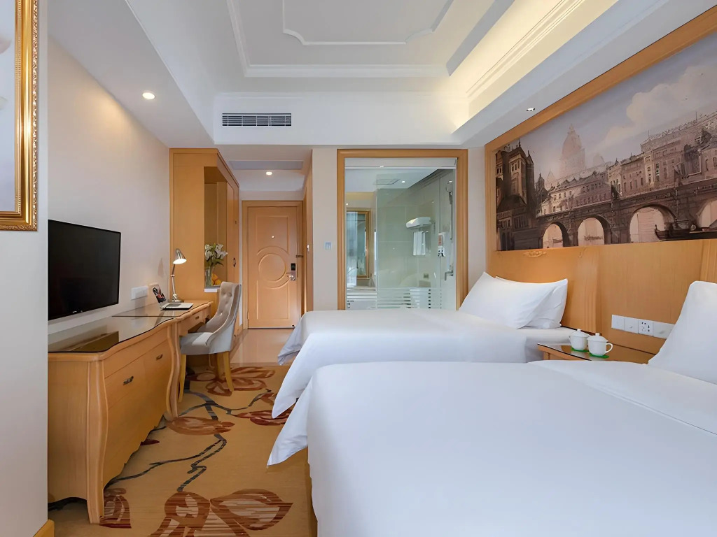 Vienna International Hotel (Yichang East Railway Station)