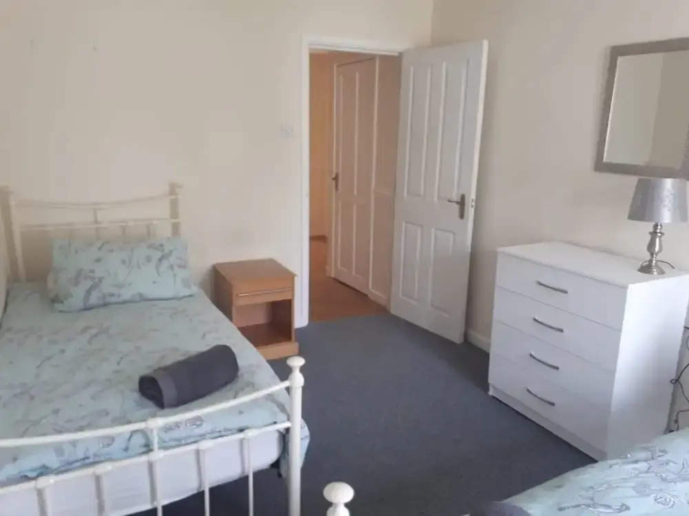 Tywn 2 Bed Apartment by Cardiff Holiday Homes