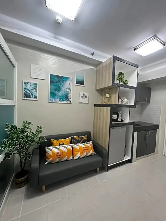 Netflix and Unli WIFI!!! The Elchies Room at Tagaytay Prime Residence