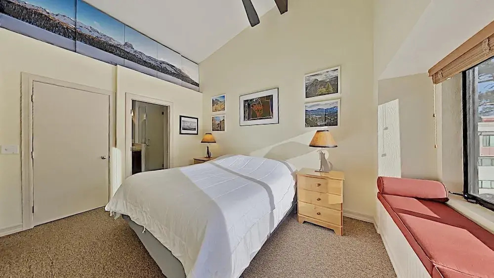 Slopeside Four Bedroom Homes at 1849 Condos - Free Wifi and Parking! by RedAwning