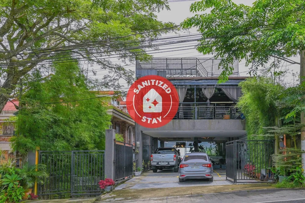 Vaccinated Staff Capital O 890 Nami Hotel Tagaytay