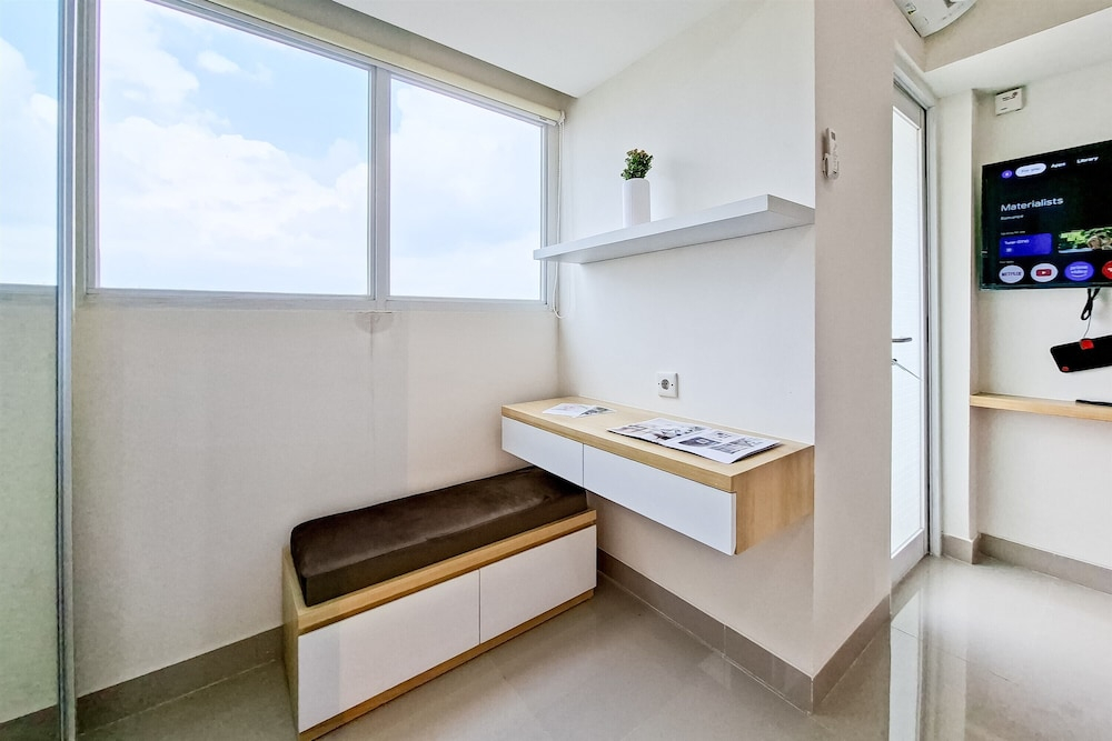 Good Location Studio At Cisauk Point Apartment