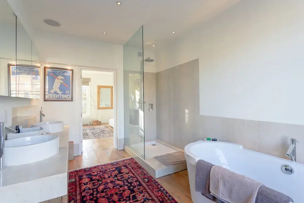 3 Bedroom Family House In Regents Park