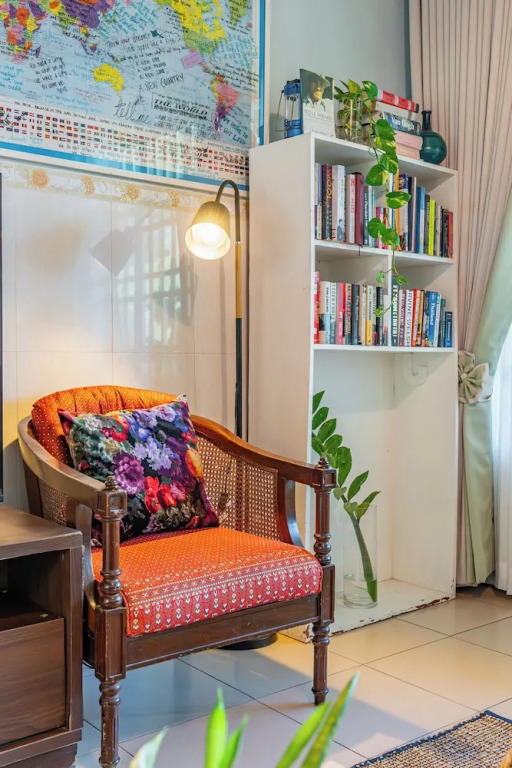 Cozy 1990s Khmer Style Flat in Heart of Tonle Bassac