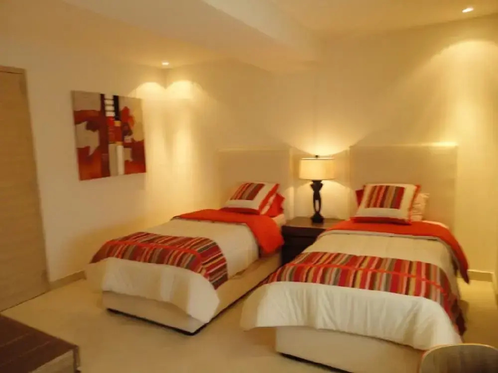 Unlimited Luxury Villas - Del Canto Condo