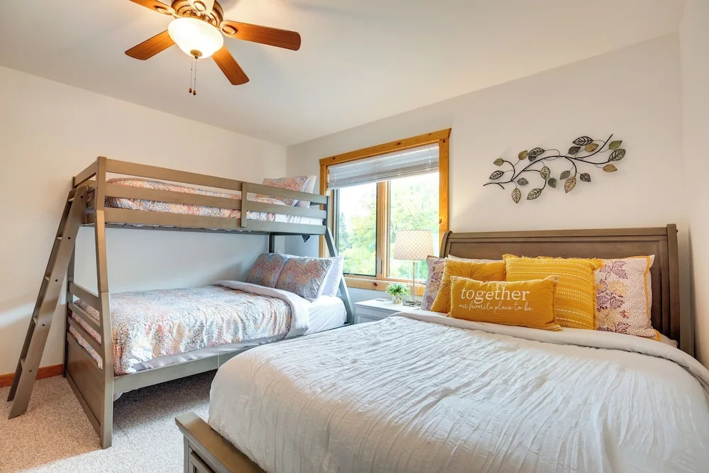 Lake Minocqua Condo w/ Shared Fire Pit!