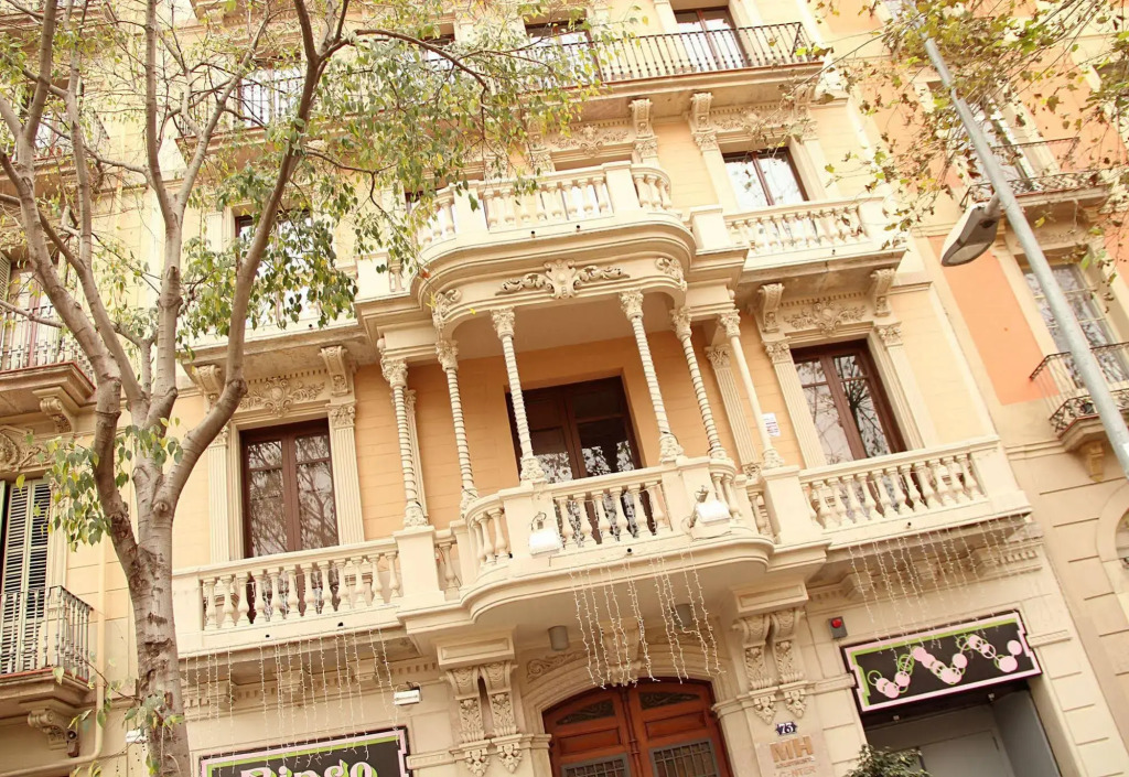 Aspasios Market Balconies