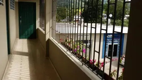 #2 Apt W/Tv Netflix Wifi A/C Hot Water Laundry