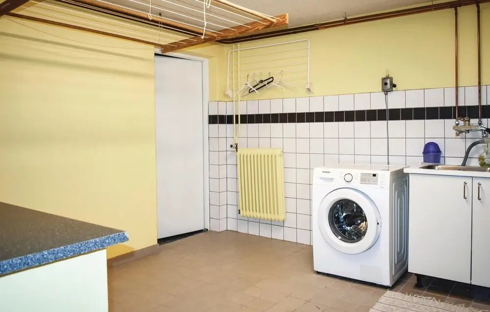 3 Bedroom Cozy Home In Karlshamn