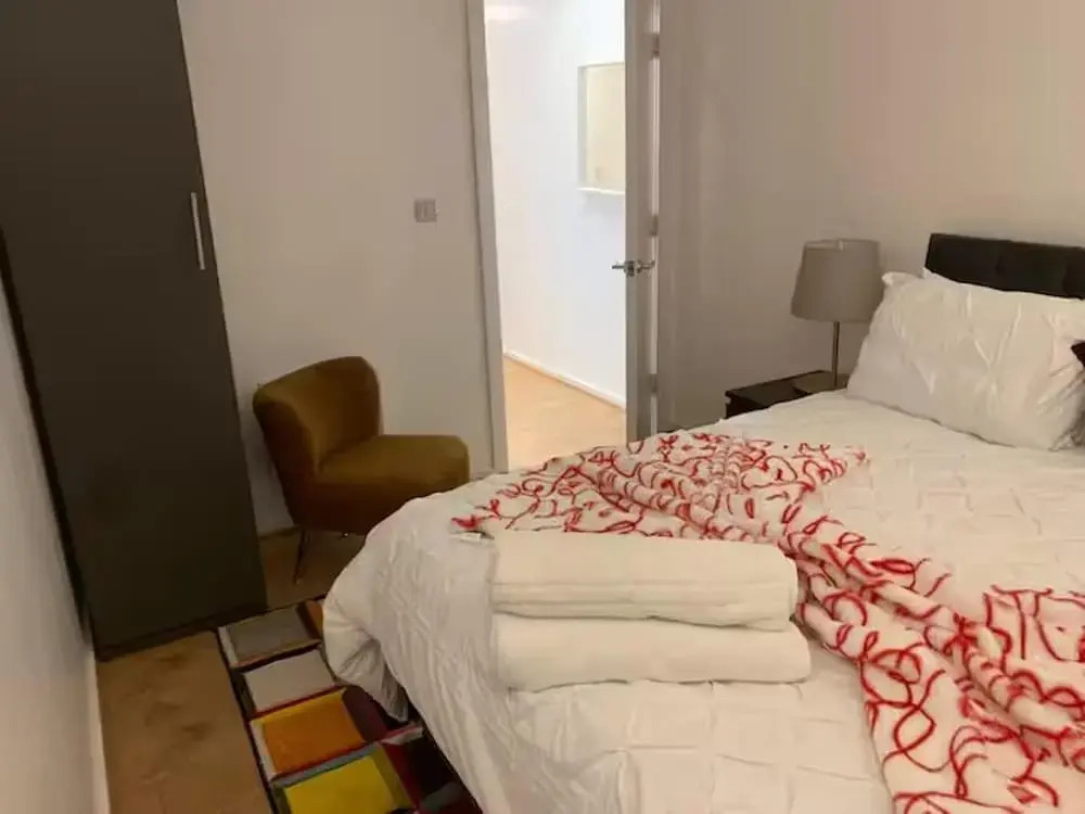 4 Guests - Free Parking - Easy Access to London