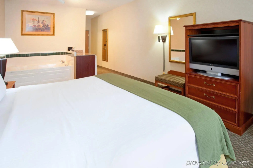 Holiday Inn Express Hotel & Suites Elkhart-South by IHG