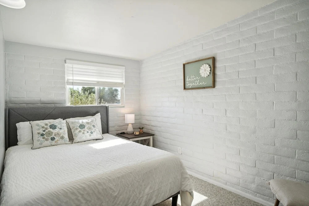 Family-friendly Desert Oasis 5 Bedroom Home by RedAwning