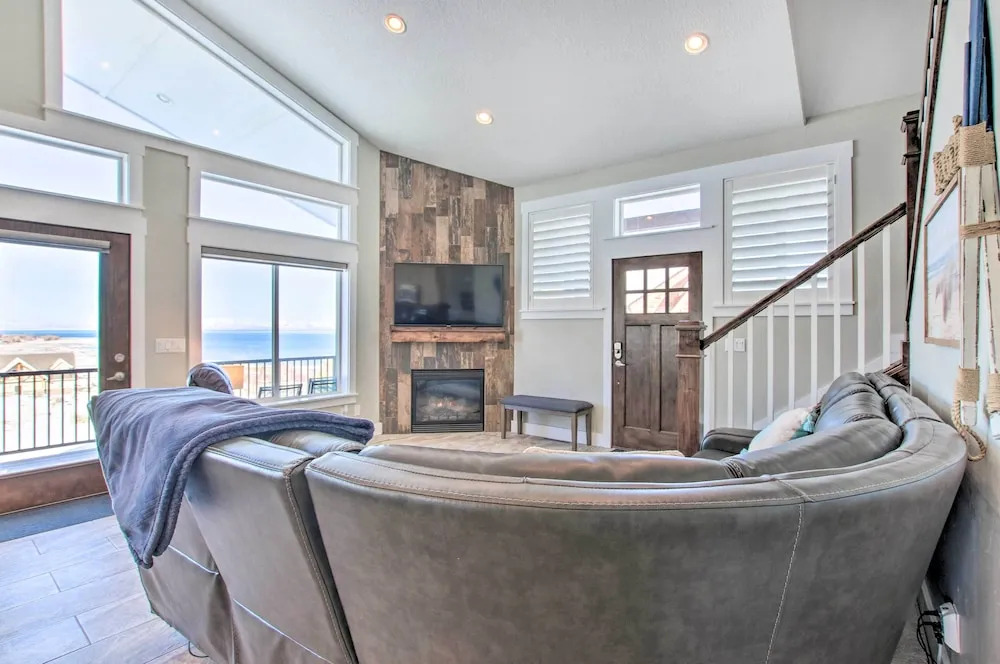 Garden City Gem: Private Hot Tub & Game Room