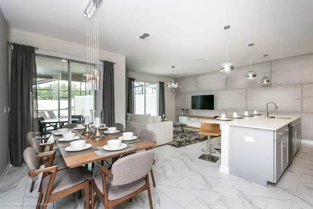 Cool & Modern 4 Ved Storey Lake Pool Home 4911wind