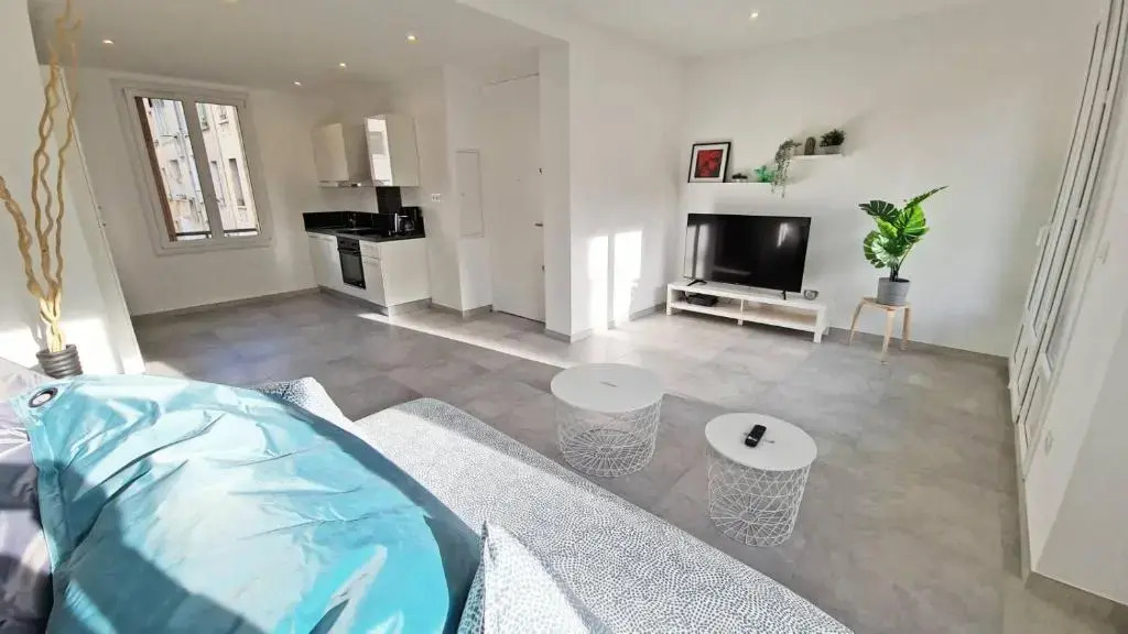 Maxbnb - T2 Balcon 50m2 - Climatise - Ouest -