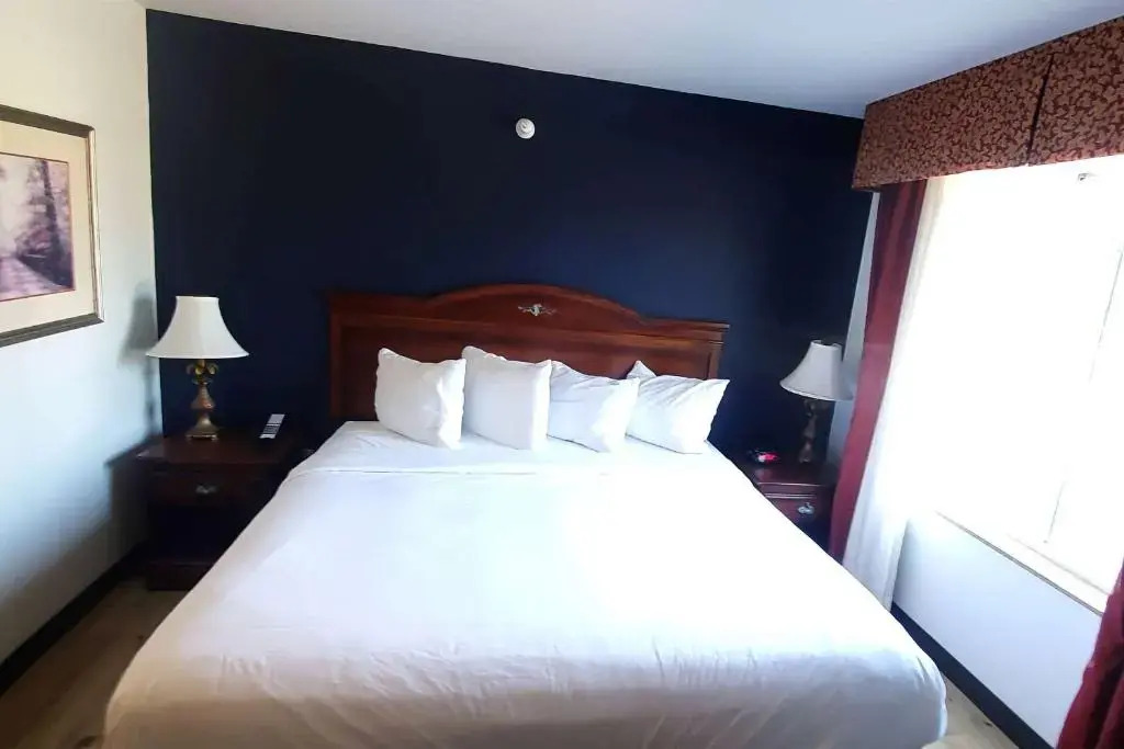Wingate Suites by Wyndham Youngstown - Austintown