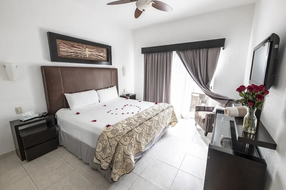 Penthouse Beach Holiday Private Jacuzzi Bbq Family Friendly Maid Service